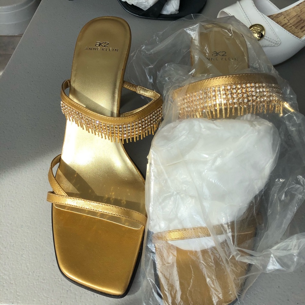 NWOT Anne Klein gold heels with rhinestones